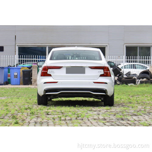 Factory Fornitura direttamente in stock Volvo S60 Nuovi veicoli energetici 2.0T L4 48V2WD Nuovi arrivi Carros Car in vendita